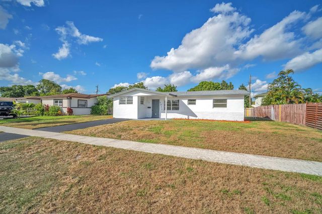 5 of 48 - 4911 Nw 16th Street, Lauderhill, FL