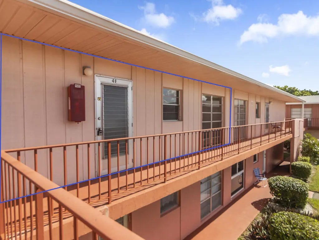 4 Golfs Edge #e, West Palm Beach