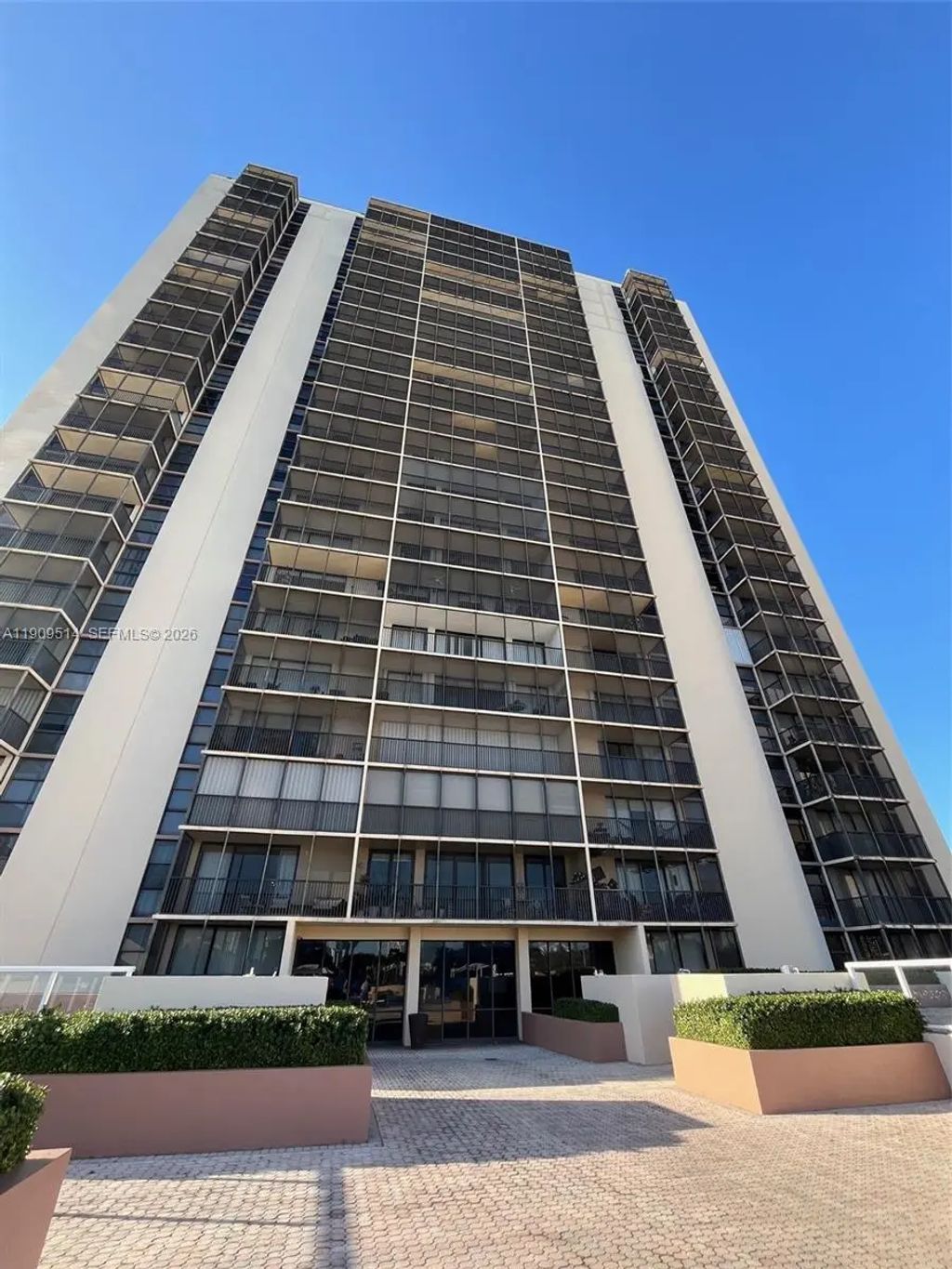20301 W Country Club Drive #625, Aventura