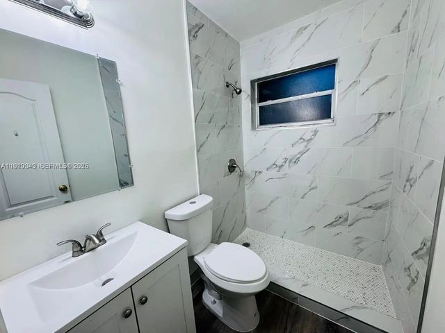 4 of 15 - 932 Nw 5th Street, Miami, FL