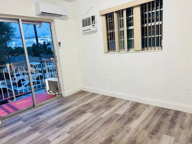 5 of 15 - 932 Nw 5th Street, Miami, FL