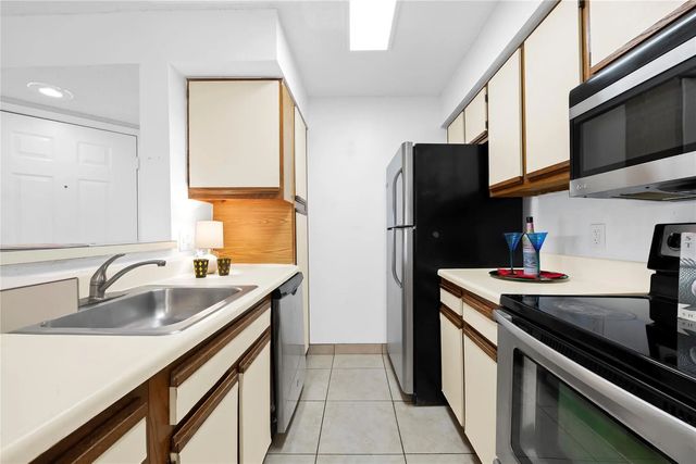 4 of 21 - 2906 S University Drive #10204, Davie, FL