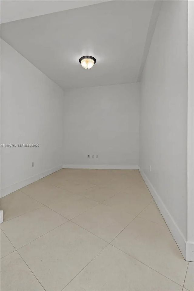 4 of 24 - 3030 Ne 188 Street #604, Aventura, FL