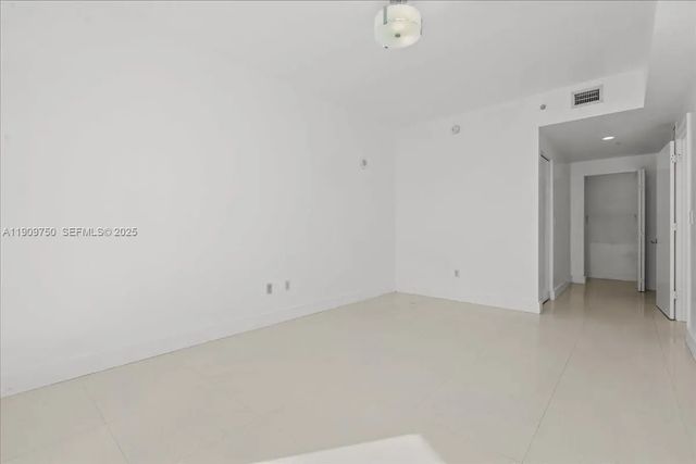 5 of 24 - 3030 Ne 188 Street #604, Aventura, FL