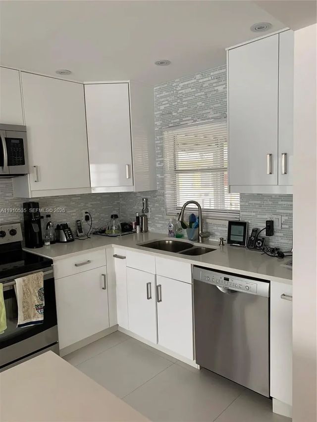 5 of 76 - 1501 Arthur Street #10, Hollywood, FL