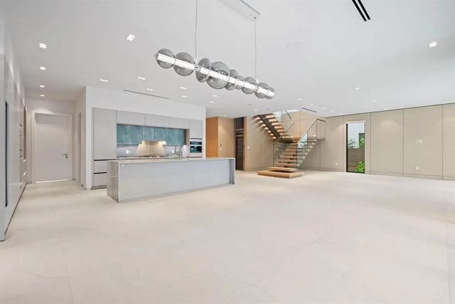 5 of 39 - 607 Ne 17th Avenue, Fort Lauderdale, FL