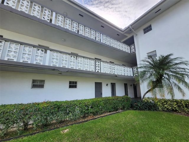 2 of 21 - 1201 Hillcrest Court #105, Hollywood, FL