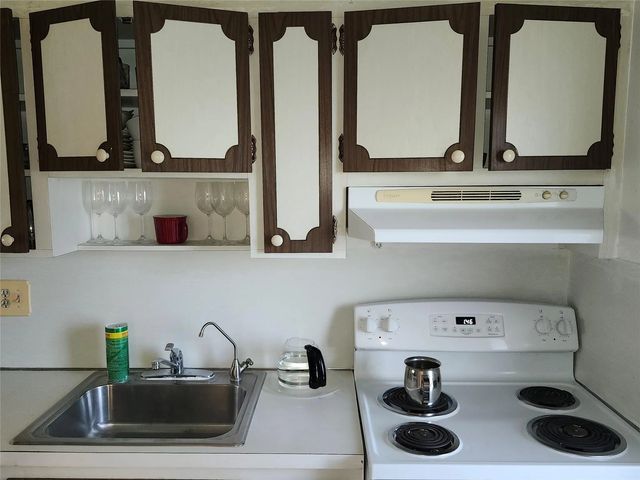 4 of 21 - 1201 Hillcrest Court #105, Hollywood, FL