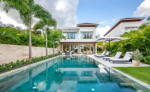 10 Los Altos Villa, 