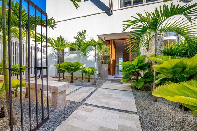 5 of 18 - 10 Los Altos Villa, , 