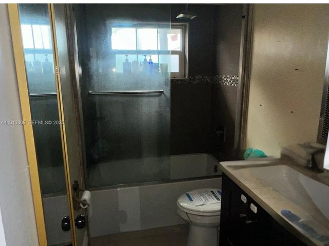 4 of 6 - 6390 Harding Street, Hollywood, FL