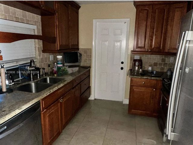 5 of 6 - 6390 Harding Street, Hollywood, FL