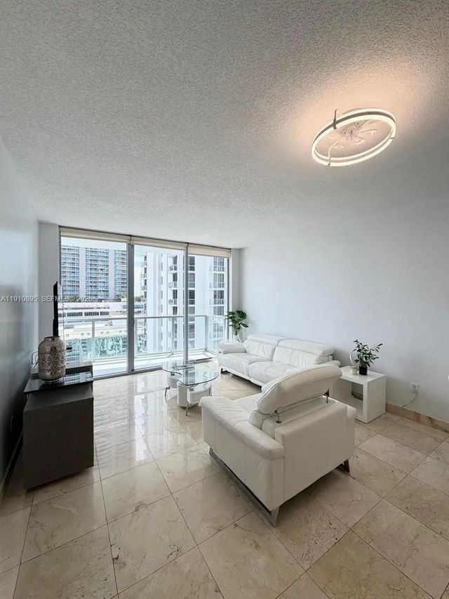 4 of 27 - 1050 Brickell Avenue #1904, Miami, FL