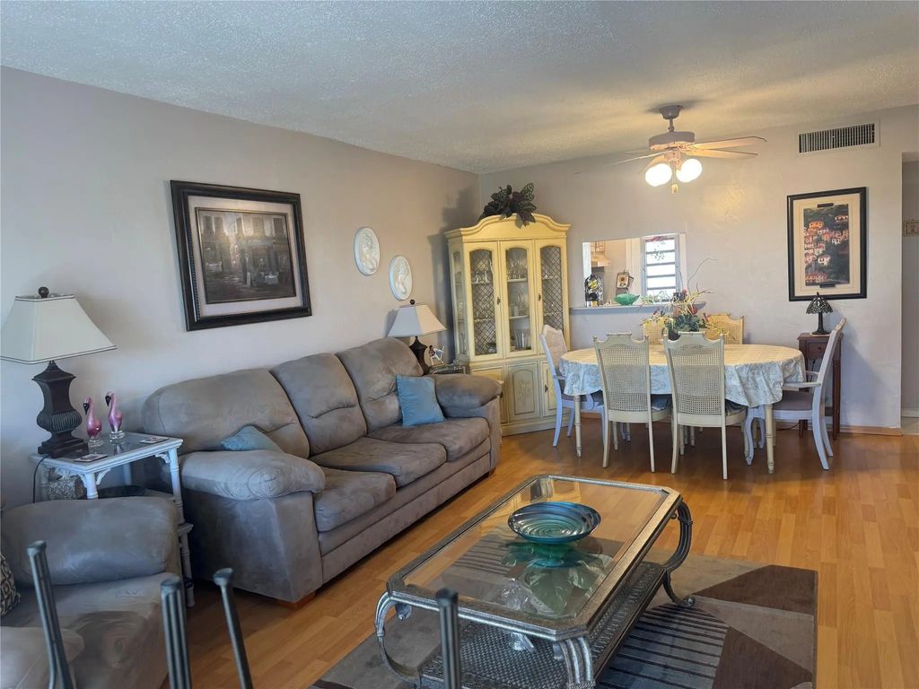 3940 Nw 42 Avenue #315, Lauderdale Lakes