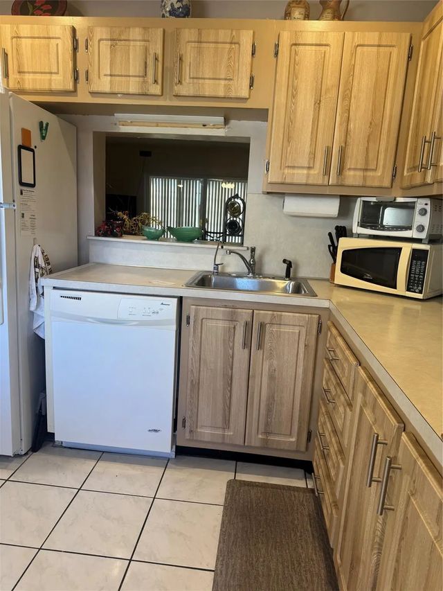 3 of 13 - 3940 Nw 42 Avenue #315, Lauderdale Lakes, FL