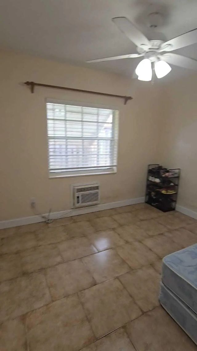 4 of 13 - 1435 Ne 182nd Street, North Miami Beach, FL