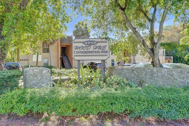 4220 Nw 21st Street #206, Lauderhill