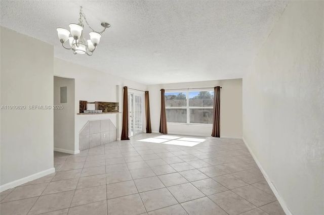 4 of 37 - 4220 Nw 21st Street #206, Lauderhill, FL