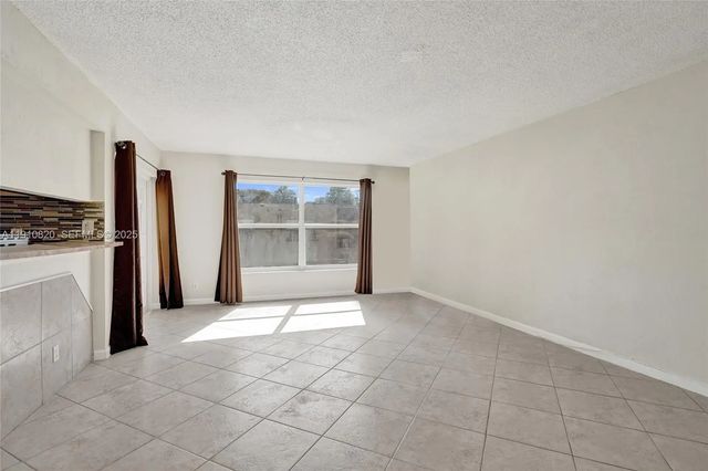 5 of 37 - 4220 Nw 21st Street #206, Lauderhill, FL
