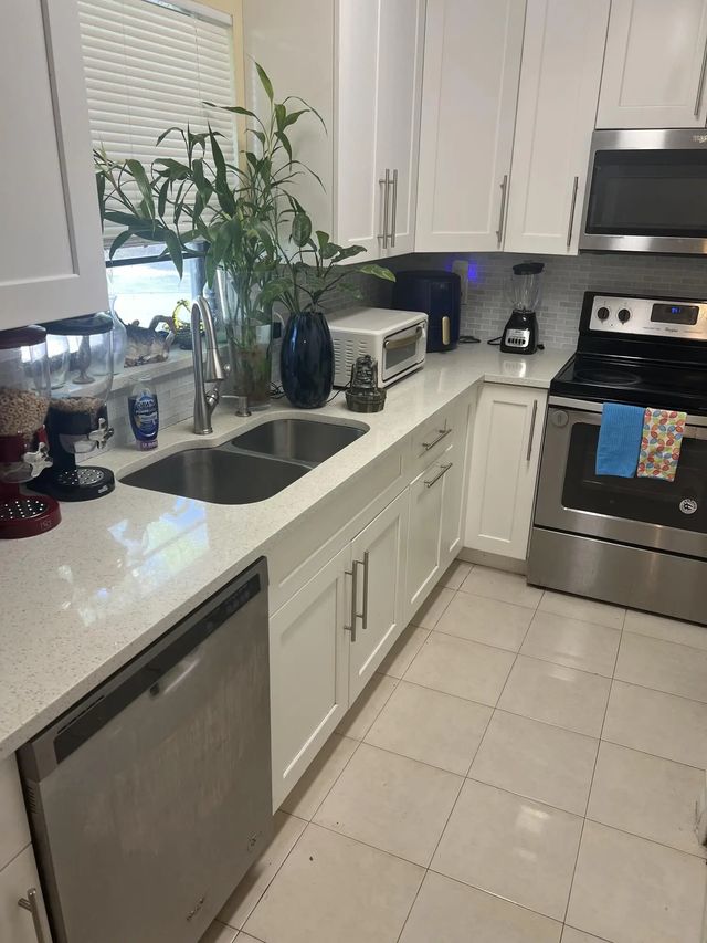 2 of 10 - 1309 W Frangipani Circle, Lantana, FL