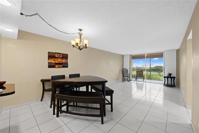 3300 W Rolling Hills Circle #610, Davie