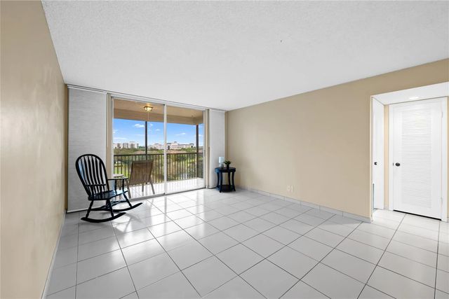 3 of 21 - 3300 W Rolling Hills Circle #610, Davie, FL