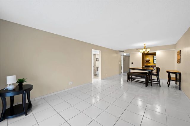 4 of 21 - 3300 W Rolling Hills Circle #610, Davie, FL