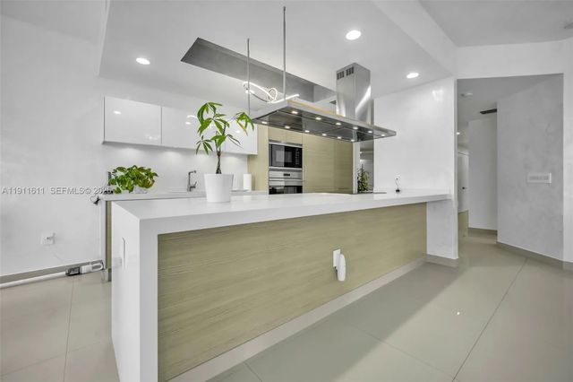 5 of 43 - 17301 Biscayne Boulevard #910, North Miami Beach, FL