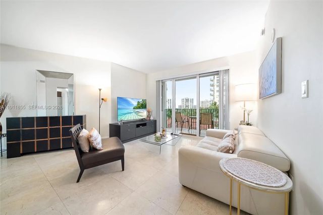 2 of 36 - 19900 E Country Club Drive #816, Aventura, FL