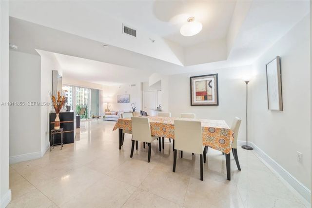 3 of 36 - 19900 E Country Club Drive #816, Aventura, FL