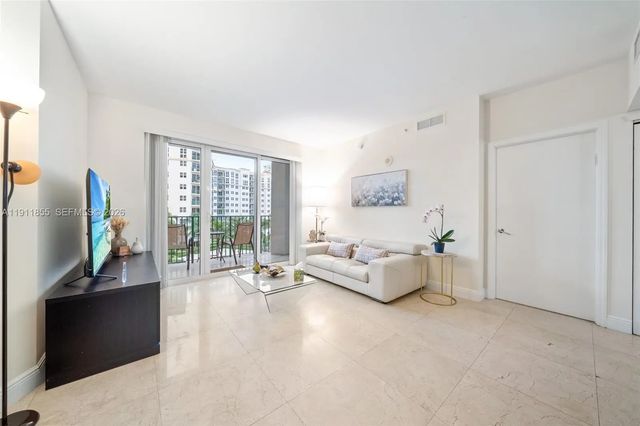 4 of 36 - 19900 E Country Club Drive #816, Aventura, FL