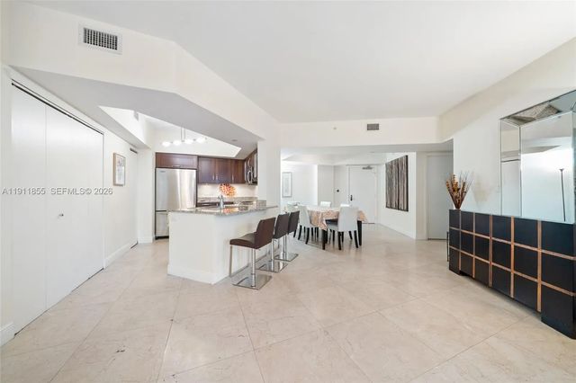 5 of 36 - 19900 E Country Club Drive #816, Aventura, FL