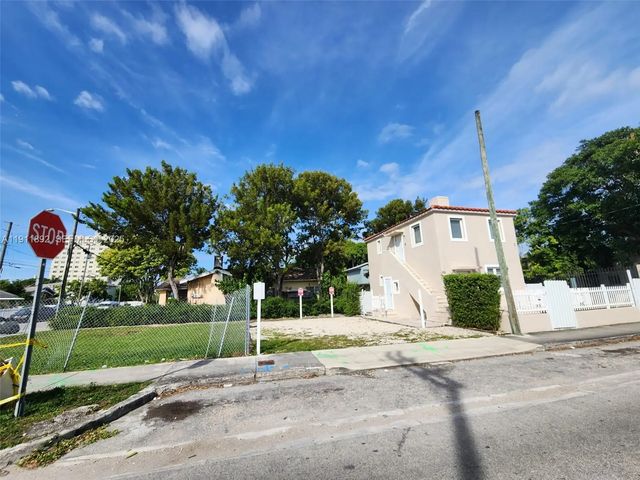 3 of 12 - 243 Sw 10th Avenue, Miami, FL