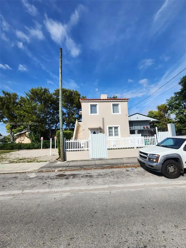 4 of 12 - 243 Sw 10th Avenue, Miami, FL