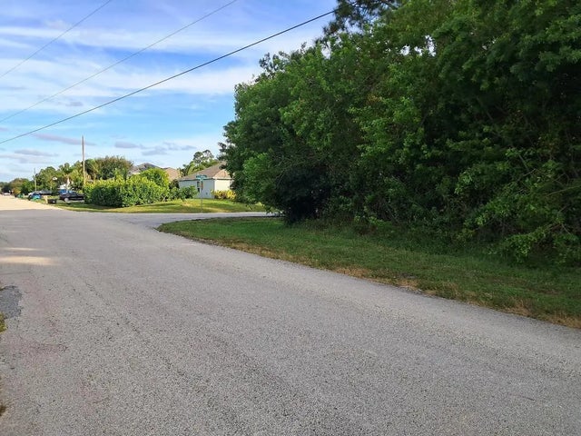 Photo of Listing #R11139706