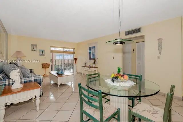 5 of 27 - 1890 W 56th Street #1423, Hialeah, FL