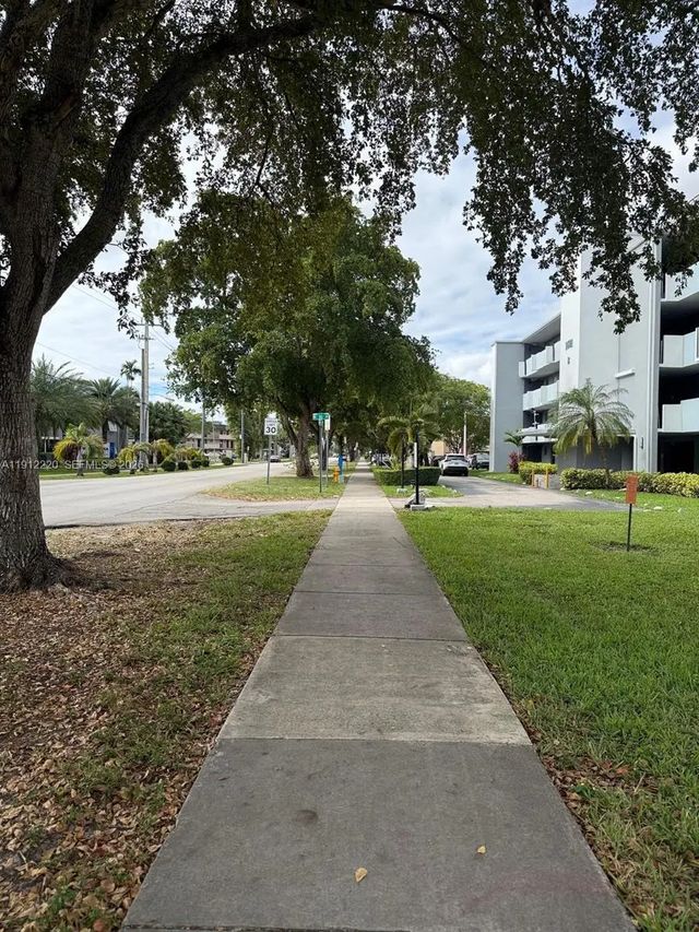 1301 Ne 191st Street #f110, Miami