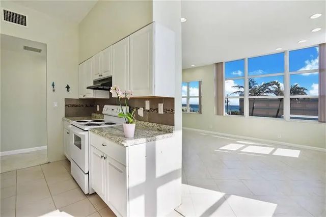 4 of 16 - 326 Harrison Street #302a, Hollywood, FL