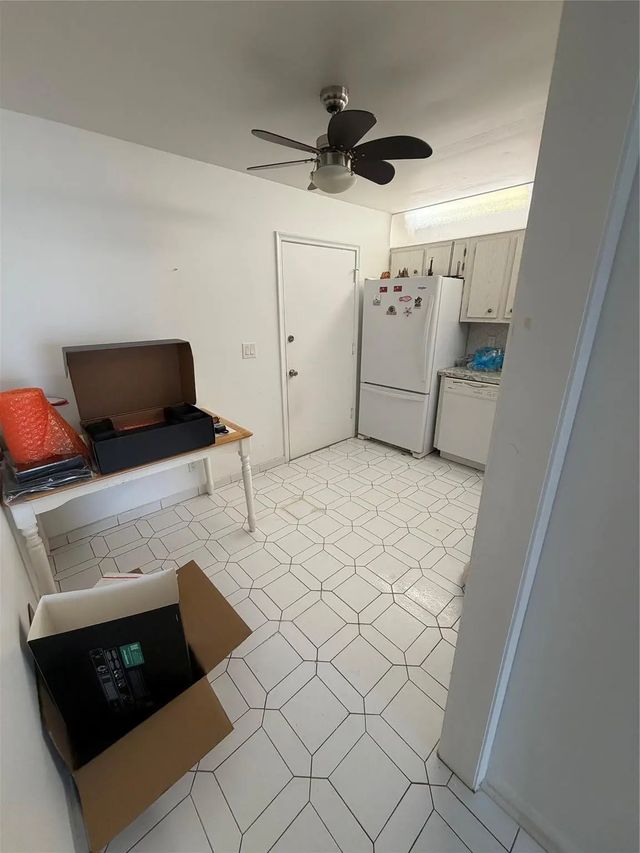 4 of 21 - 4851 Nw 21st #403, Lauderhill, FL