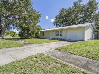 Photo of Listing #R11140138