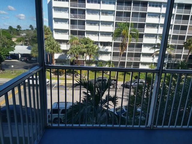 700 Nw 214th Street #403, Miami Gardens