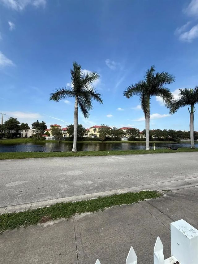 5 of 10 - 2025 Ne 164th Street #406, North Miami Beach, FL