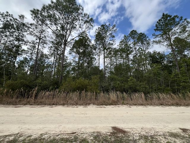 215 Royal Avenue, Interlachen