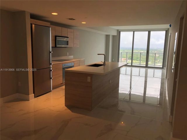 2 of 9 - 16385 Biscayne Boulevard #3003, North Miami Beach, FL
