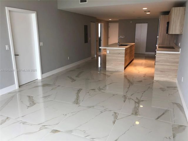 3 of 9 - 16385 Biscayne Boulevard #3003, North Miami Beach, FL