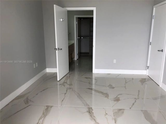 4 of 9 - 16385 Biscayne Boulevard #3003, North Miami Beach, FL