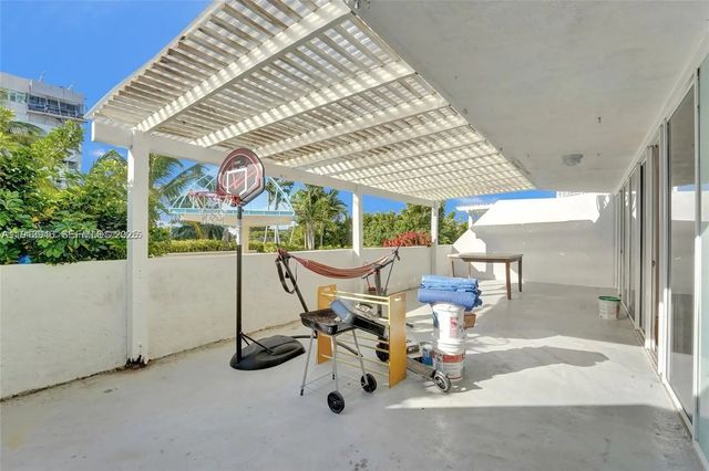 7601 E Treasure Drive #406, North Bay Village