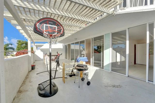 3 of 39 - 7601 E Treasure Drive #406, North Bay Village, FL
