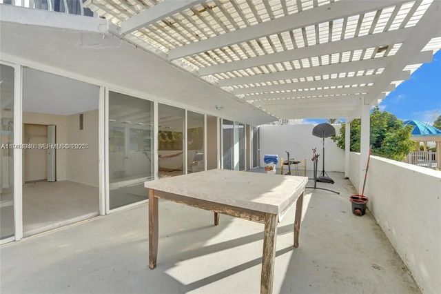 4 of 39 - 7601 E Treasure Drive #406, North Bay Village, FL