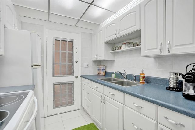 5 of 41 - 17001 Ne 13th Avenue #104, Miami, FL